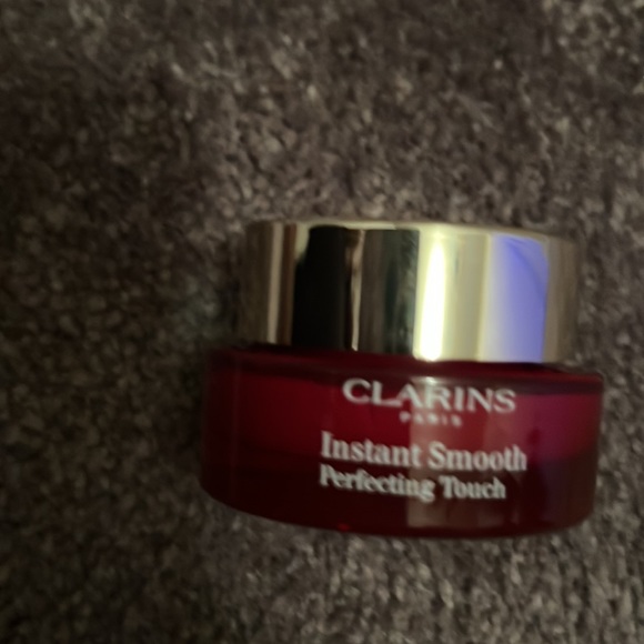 Brand new Clarins Instant Smooth - Picture 2 of 2